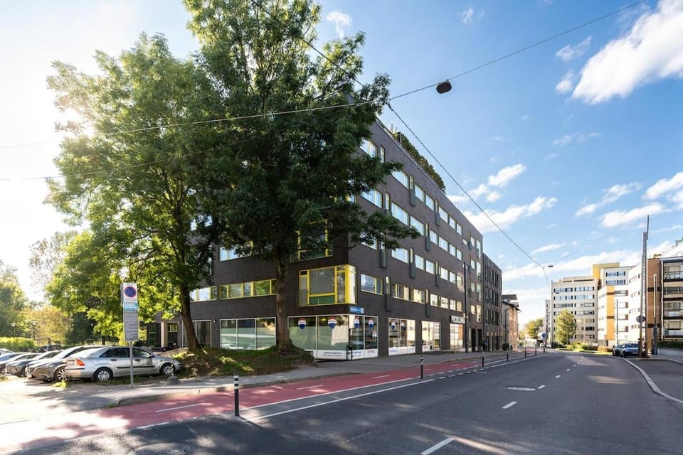 Quiet 2BR Steps from Old Town, Parking garage Apartment in Tallinn