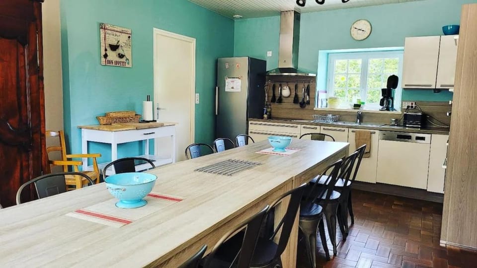 Kitchen or kitchenette, kitchen