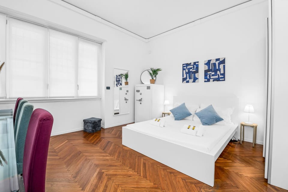 Bed, Photo of the whole room