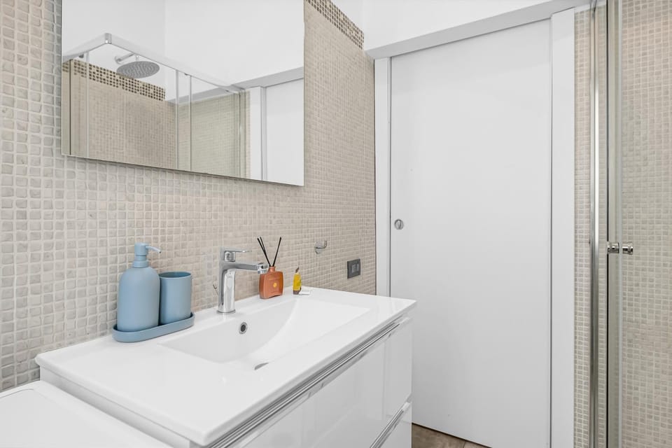 Shower, Bathroom, towels