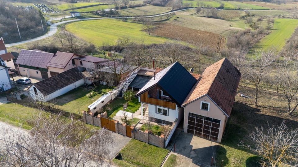 Neighbourhood, Bird's eye view