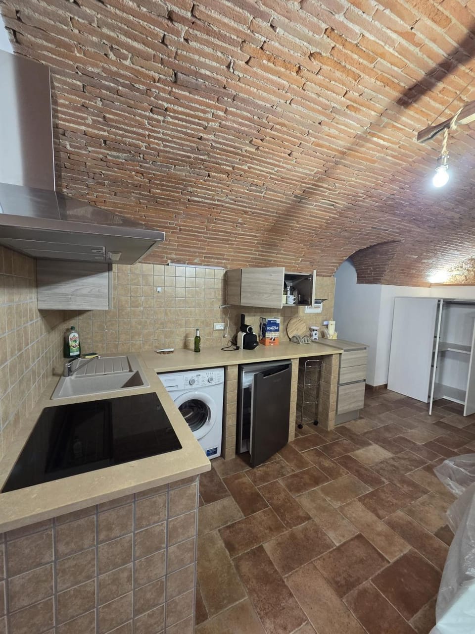 Kitchen or kitchenette, Dining area, dishwasher, oven, pet friendly, stove, washing machine