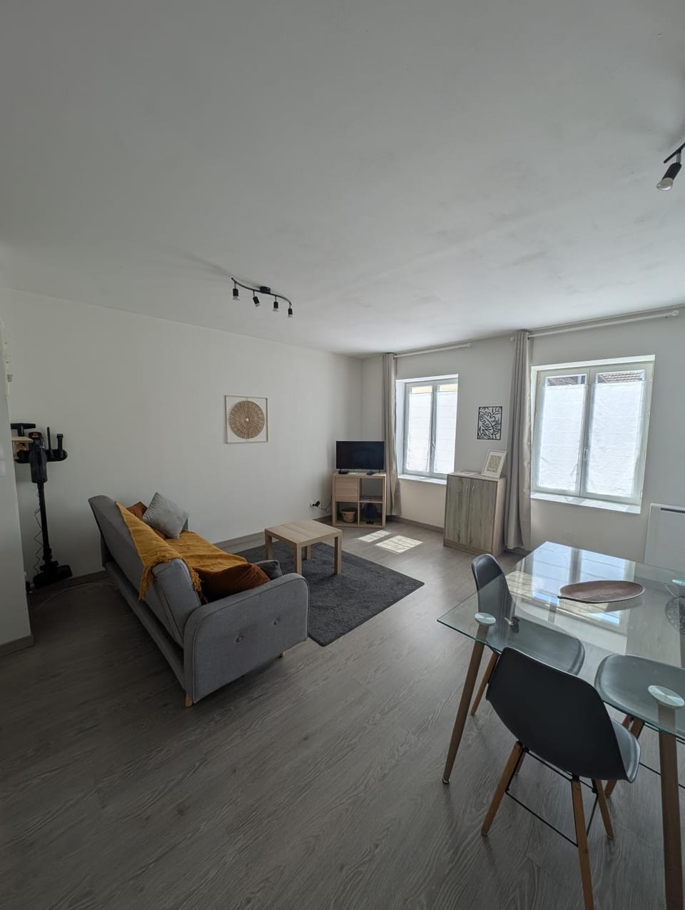 Seating area, Dining area