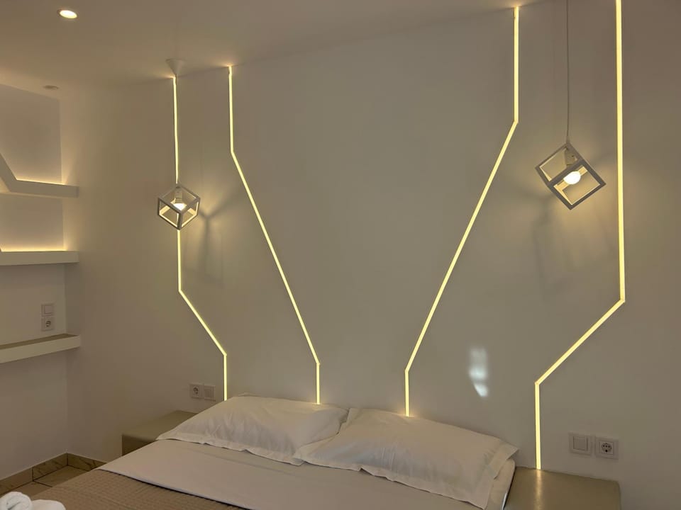 Fira Pulse Designed Suites Hotel in Thera