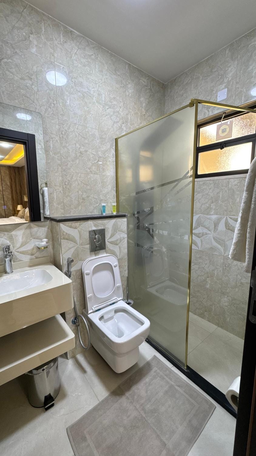 Shower, Toilet, Bathroom, Bath