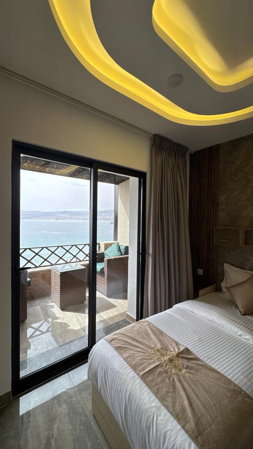 Natural landscape, Photo of the whole room