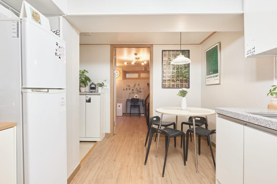 Kitchen or kitchenette, Living room, Dining area