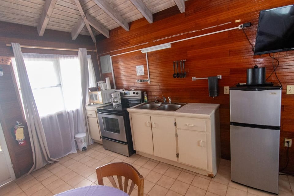 Kitchen or kitchenette, kitchen
