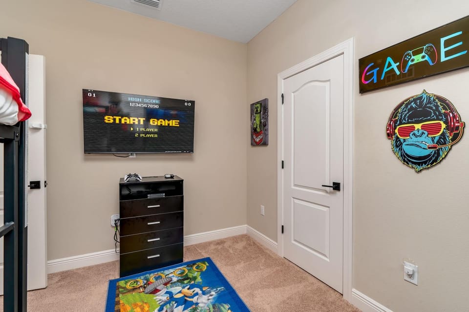 Spacious single level home with patio & kitchen House in Four Corners