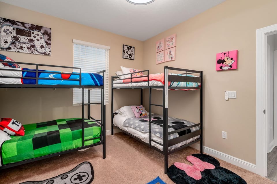Spacious single level home with patio & kitchen House in Four Corners