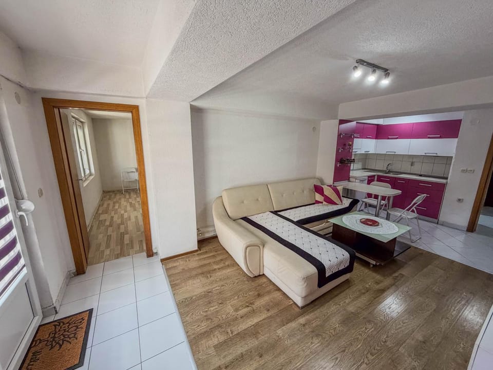 Living room, Photo of the whole room, Seating area, Bedroom