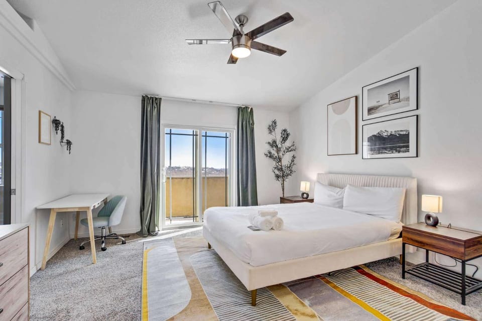 Cozy 2BR Home Workspace Sleeps 4 Downtown House in Old Colorado City