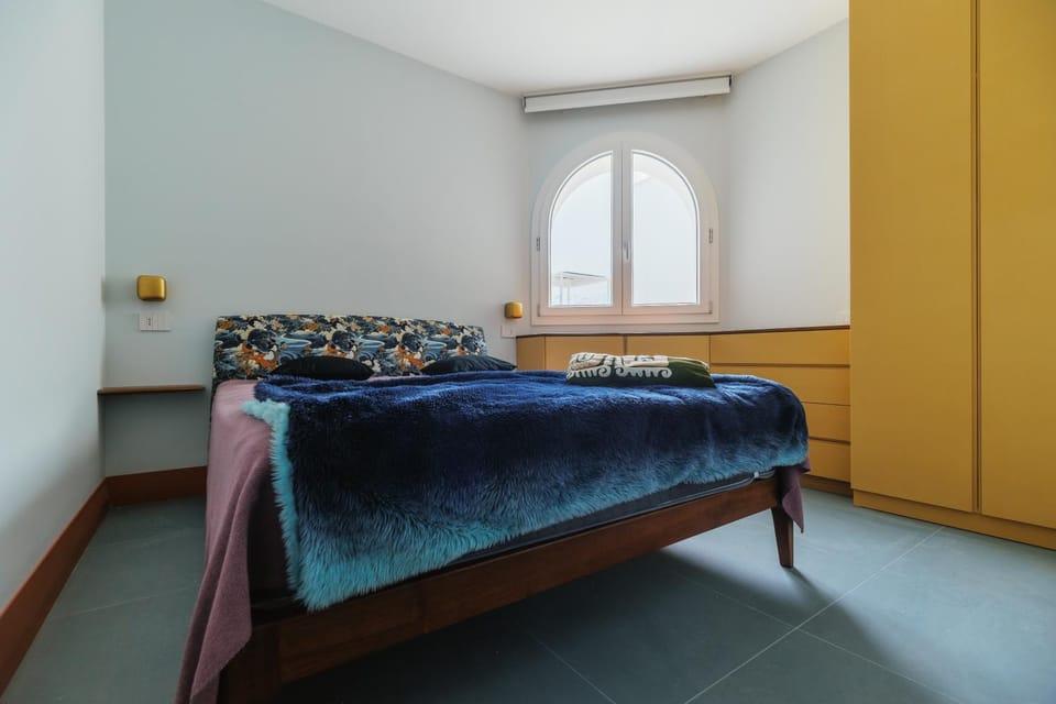 Bed, TV and multimedia, Photo of the whole room, Bedroom, wardrobe