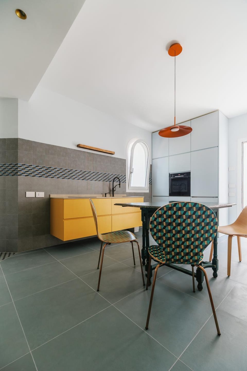 Kitchen or kitchenette, dishwasher, heating, oven, air conditioner