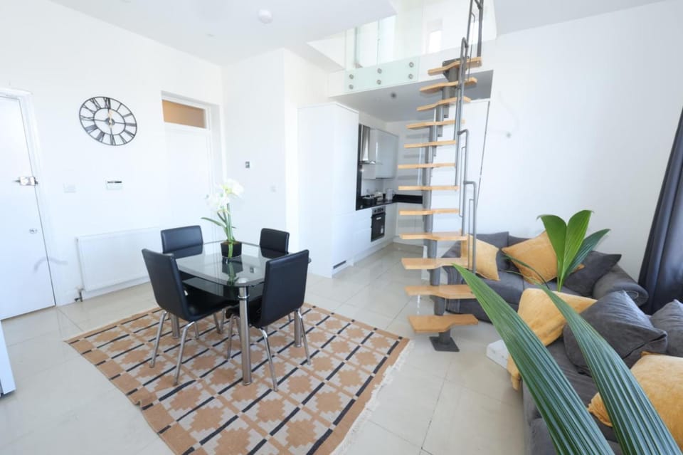 Private Luxury Ensuite Room Greater London, Free Parking Gatwick 15MIN Bed and Breakfast in Croydon