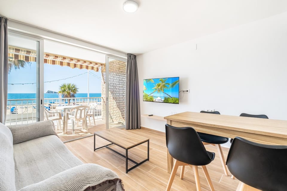 Natural landscape, TV and multimedia, Living room, Dining area, Sea view