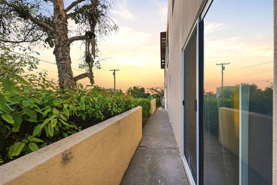 Coastal Retreat near Beach, Golf & Sand House in La Jolla