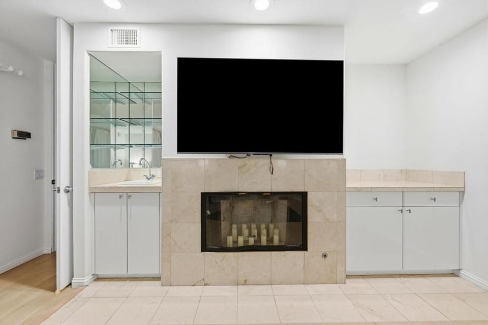 Coastal Retreat near Beach, Golf & Sand House in La Jolla