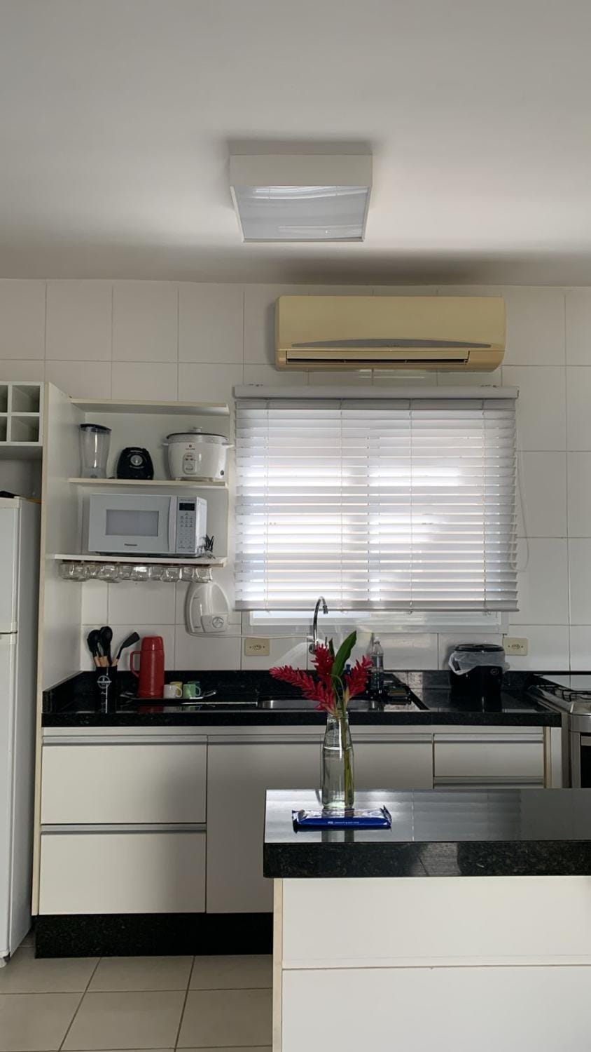 Casa em Boracéia para 6 - Piscina, Ar Condicionado e Wi-Fi House in Bertioga