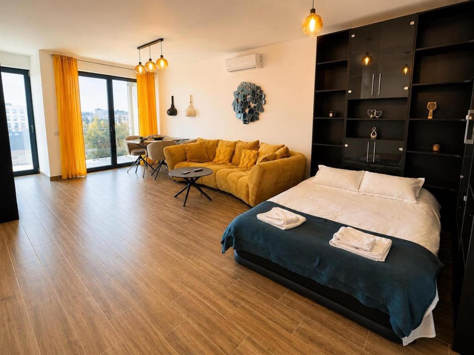 Photo of the whole room, Bedroom, towels