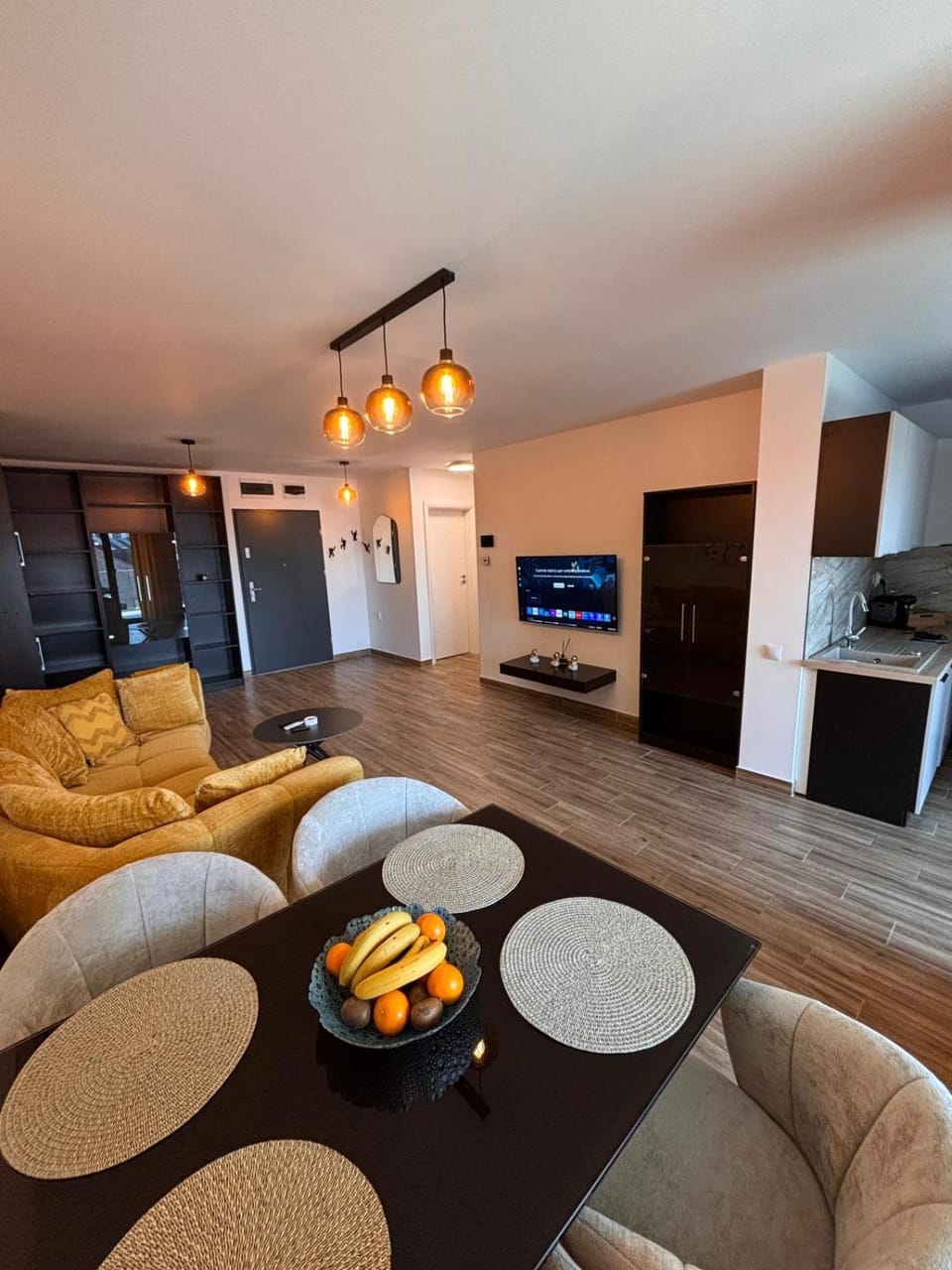 Communal lounge/ TV room, TV and multimedia, Living room
