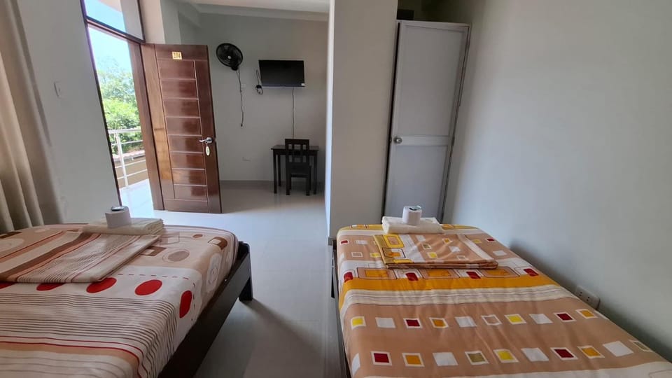 TV and multimedia, Photo of the whole room, Bedroom
