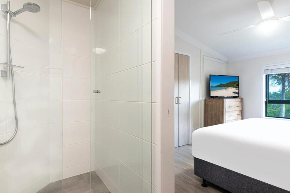 Shower, Bathroom, Bedroom, air conditioner, air conditioner