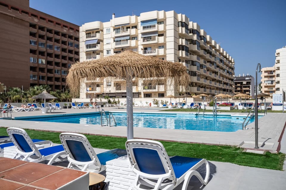 Day, Pool view, Swimming pool, sunbed
