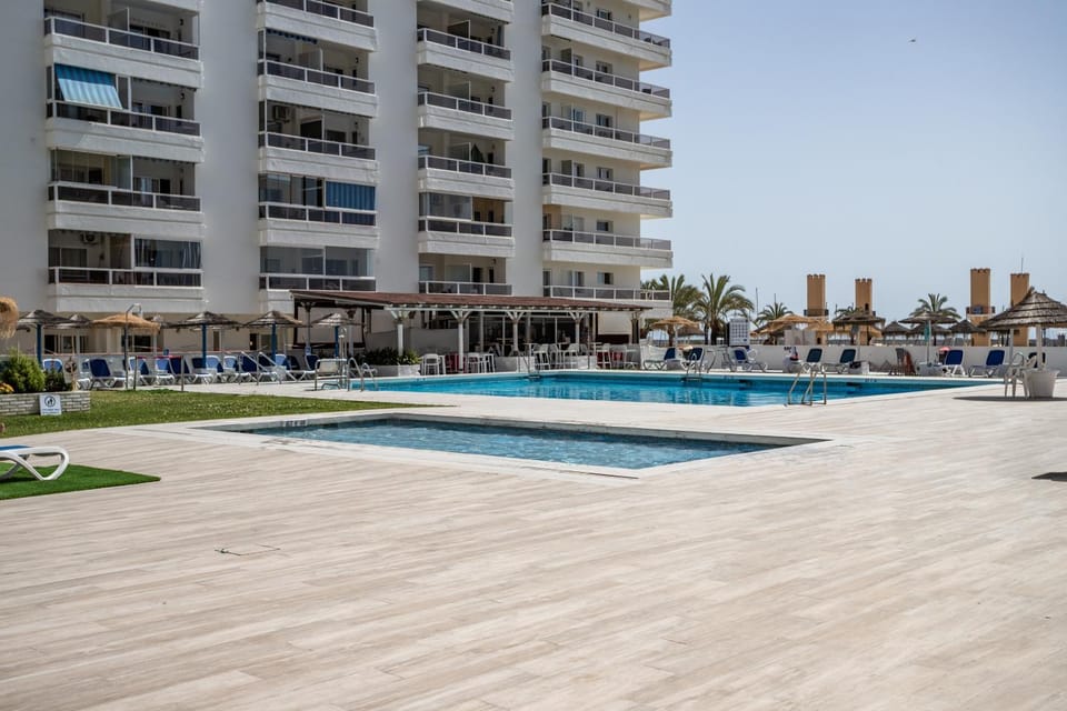 Day, Pool view, Swimming pool, sunbed