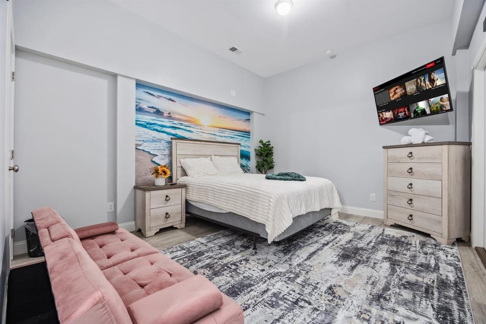 2min WALK to Beach, Pool, Hot Tub, SL16, 5BR House House in North Myrtle Beach