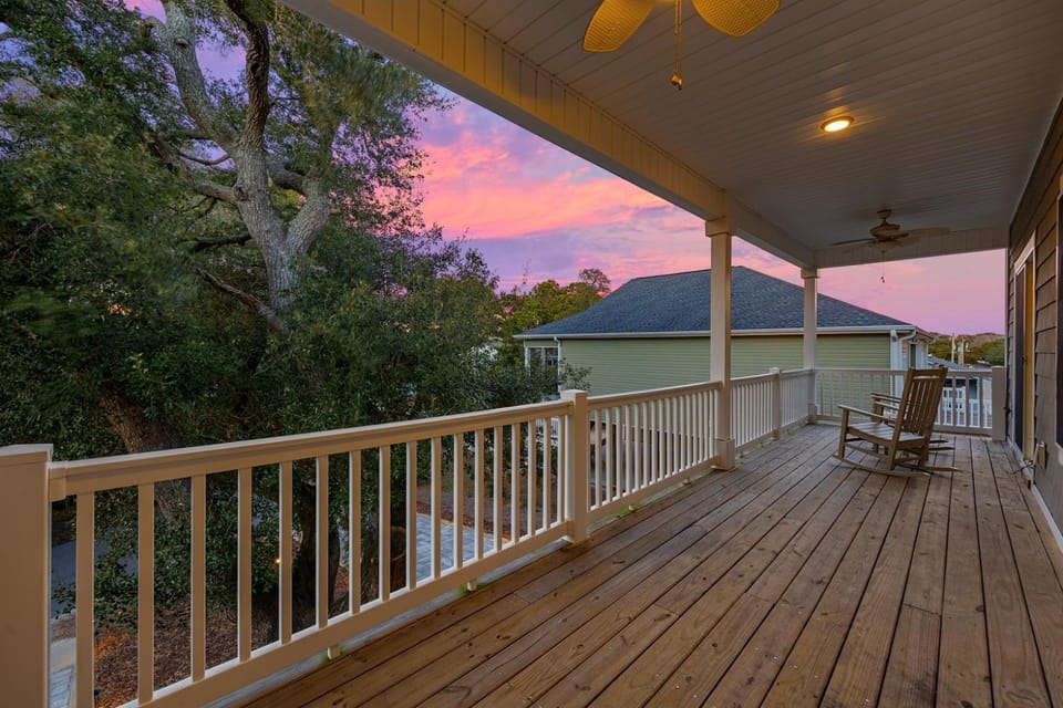 2min WALK to Beach, Pool, Hot Tub, SL16, 5BR House House in North Myrtle Beach