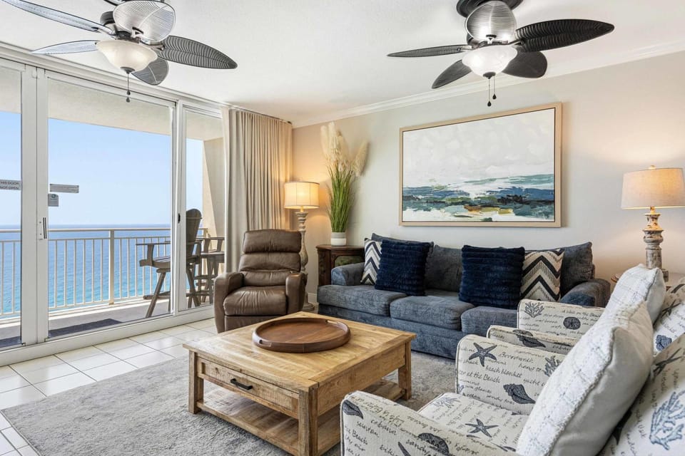 Oceanfront 23rd floor Condo Pools Gym Wifi Apartment in Panama City Beach
