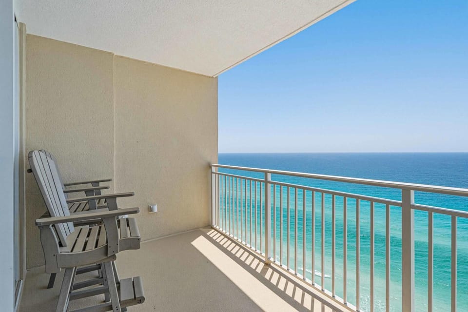Oceanfront 23rd floor Condo Pools Gym Wifi Apartment in Panama City Beach