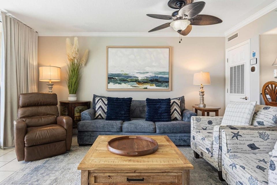 Oceanfront 23rd floor Condo Pools Gym Wifi Apartment in Panama City Beach