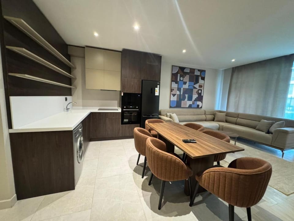 Kitchen or kitchenette, Seating area