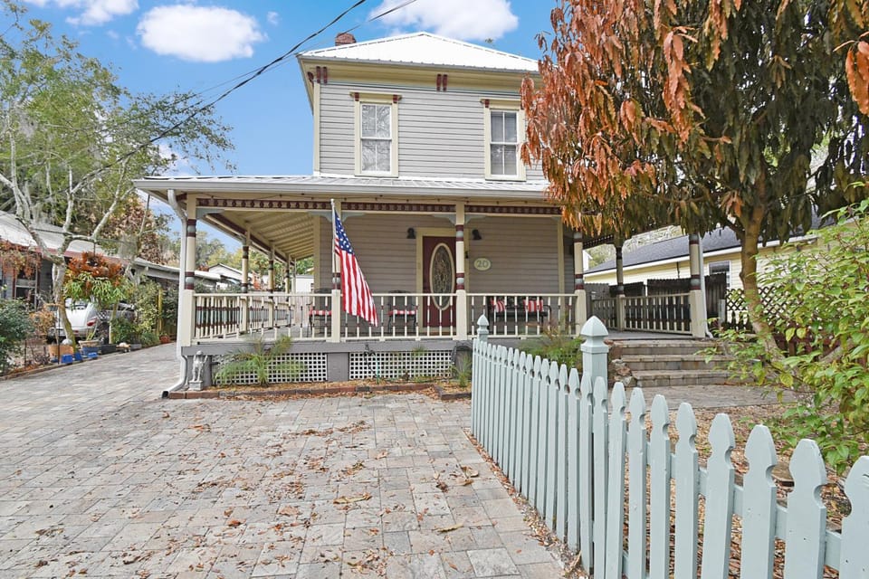 Property building, Day