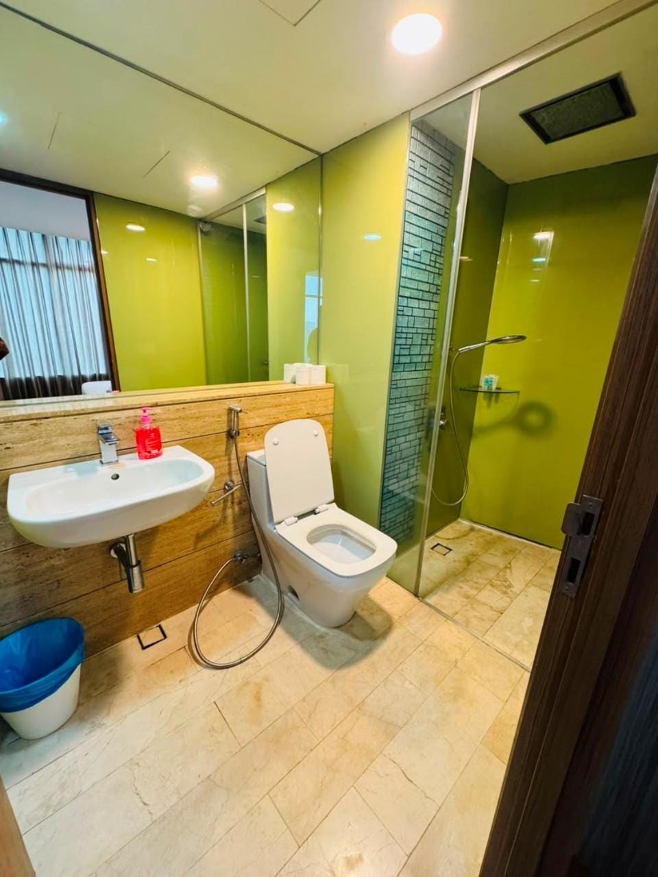 Toilet, bidet