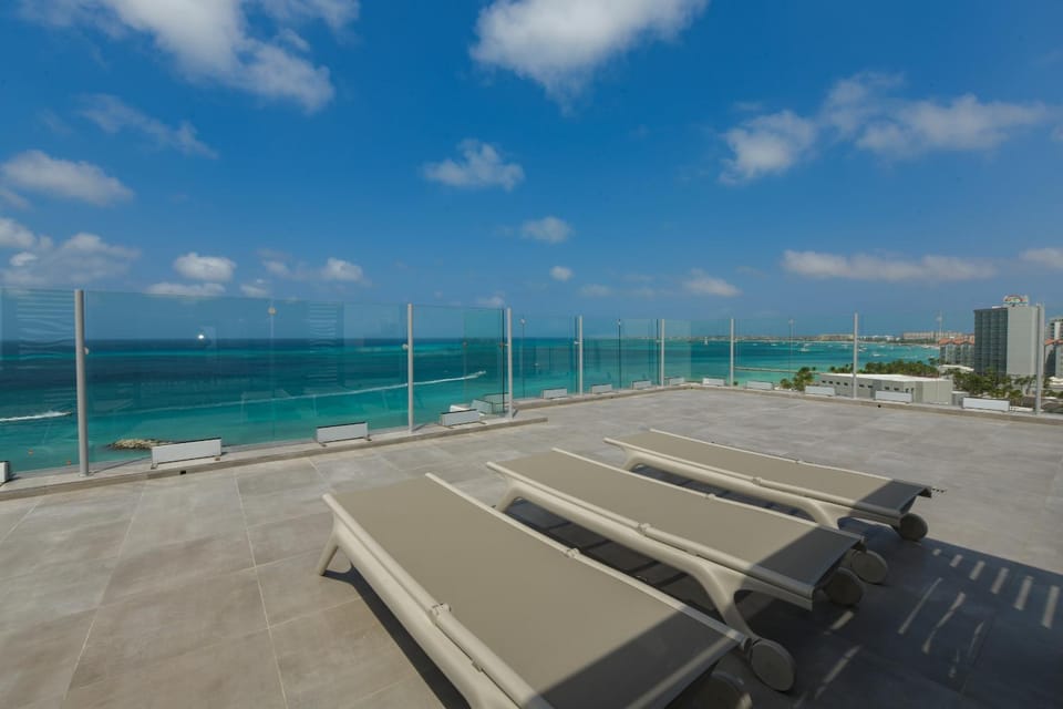 Luxury 2BS Oceanfront Condo at The Reef Apartment in Noord