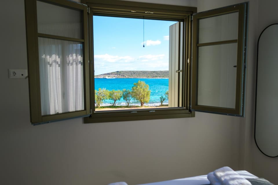 Bed, Sea view