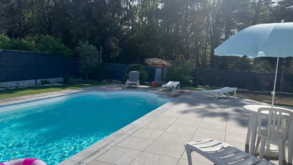 Patio, Day, Garden, Garden view, Swimming pool, Swimming pool, sunbed