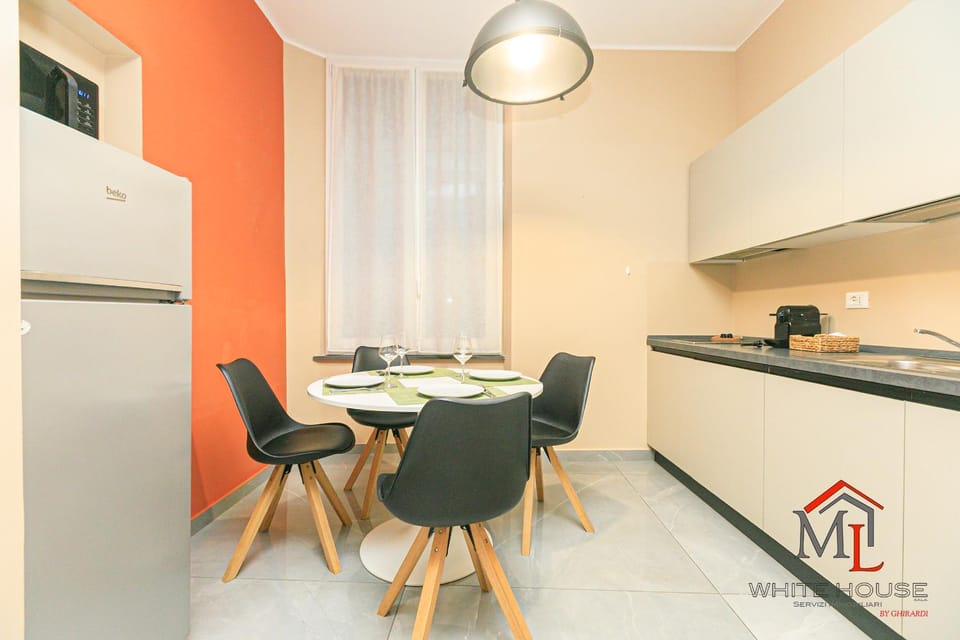 Kitchen or kitchenette, Dining area, stove