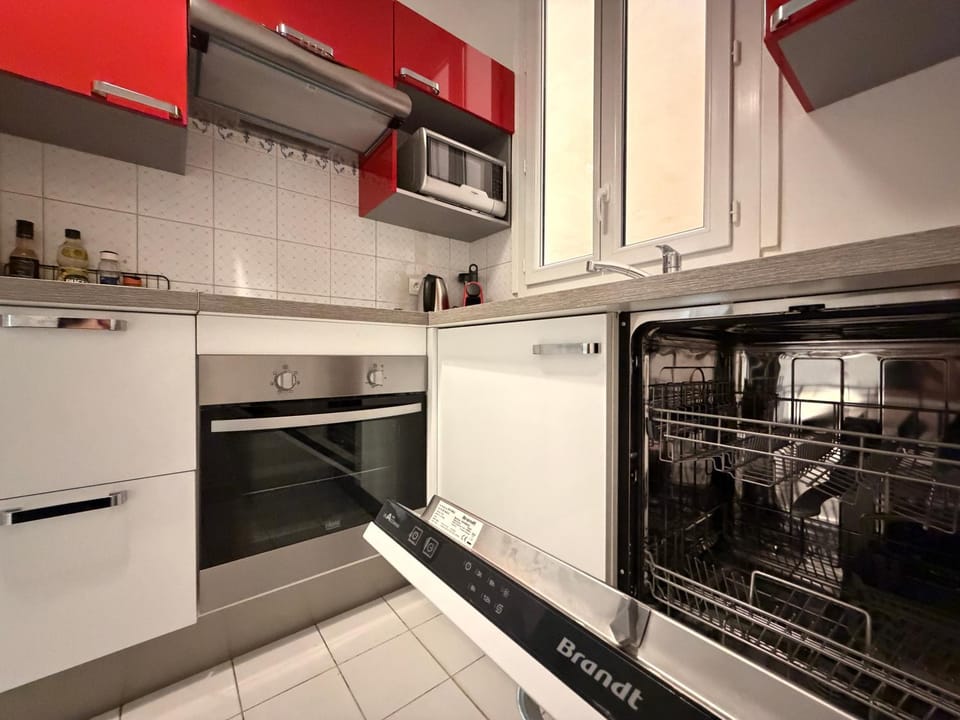 dishwasher, oven, washing machine, kitchen