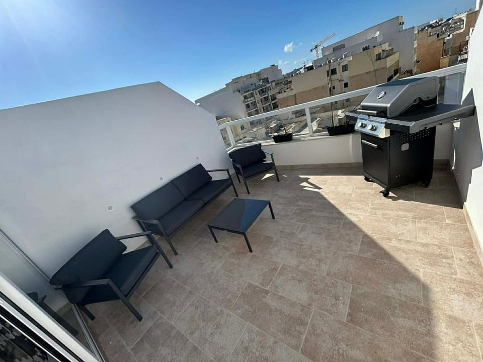BBQ facilities, Balcony/Terrace, Seating area, Evening entertainment