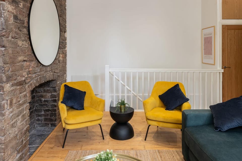 Spacious 2 bed APT, Georgian Terrace, Free Parking Apartment in Liverpool