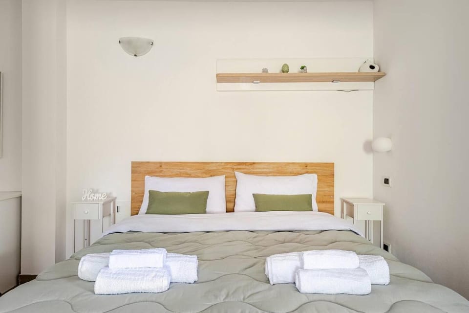 Bed, Decorative detail, Decorative detail, Bedroom