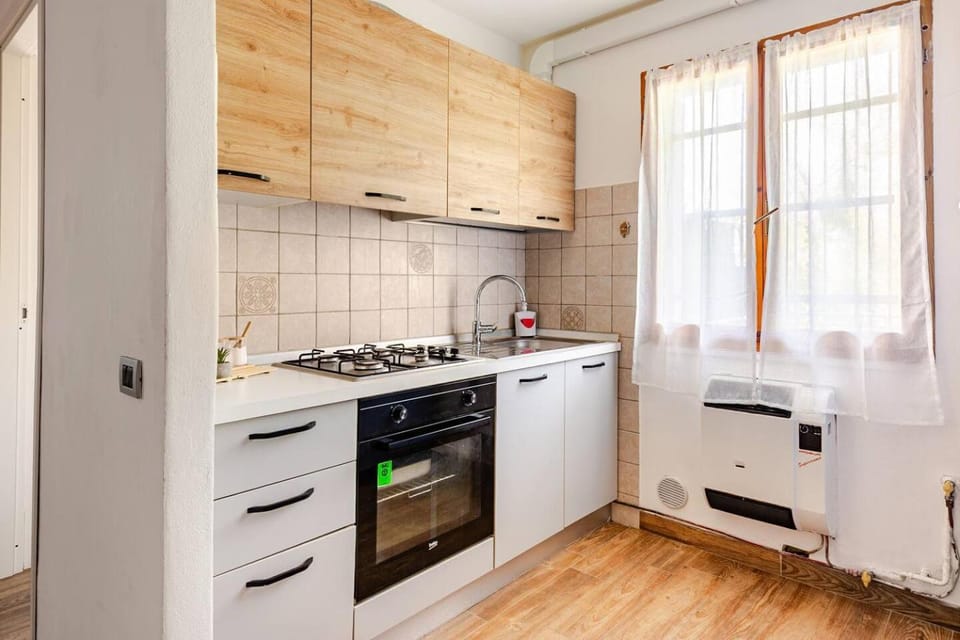 Kitchen or kitchenette, oven, stove, washing machine