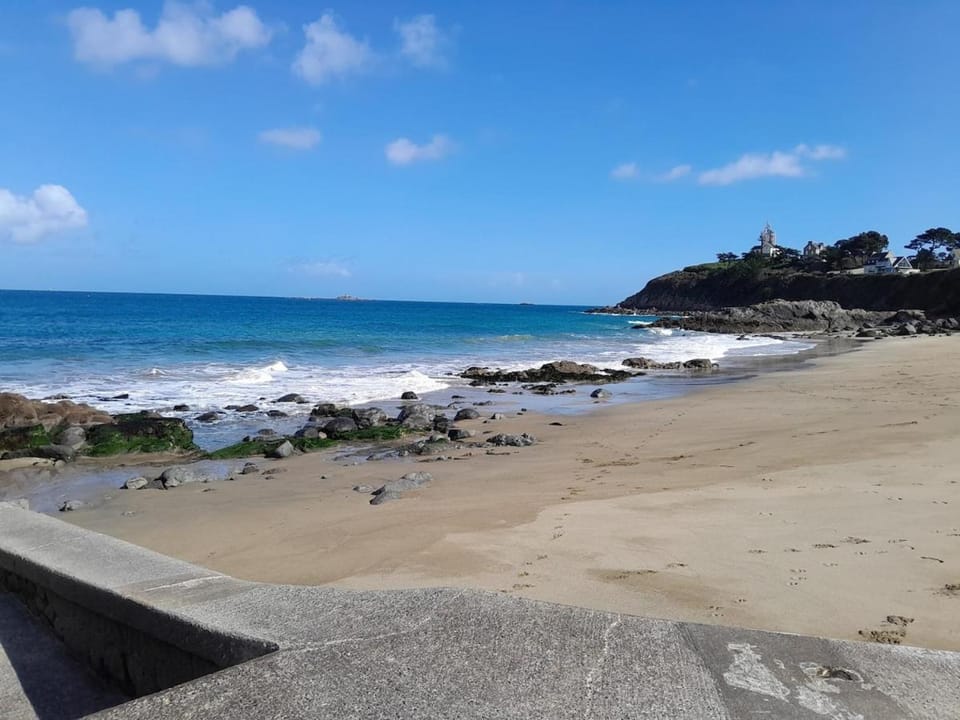 Vue mer incroyable - Plage à pied - Esprit NYC Apartment in Saint-Quay-Portrieux