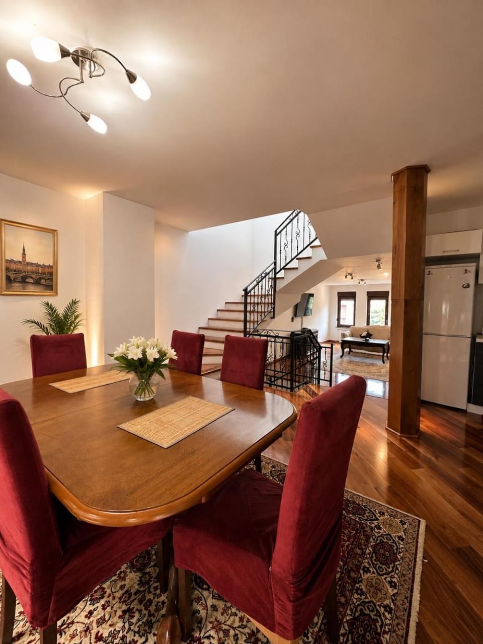 Kitchen or kitchenette, Living room, Seating area, Dining area