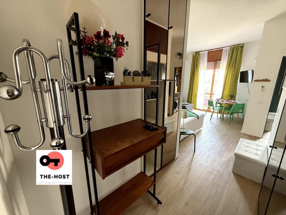 Lively colorful studio in the heart of Monza Apartment in Monza