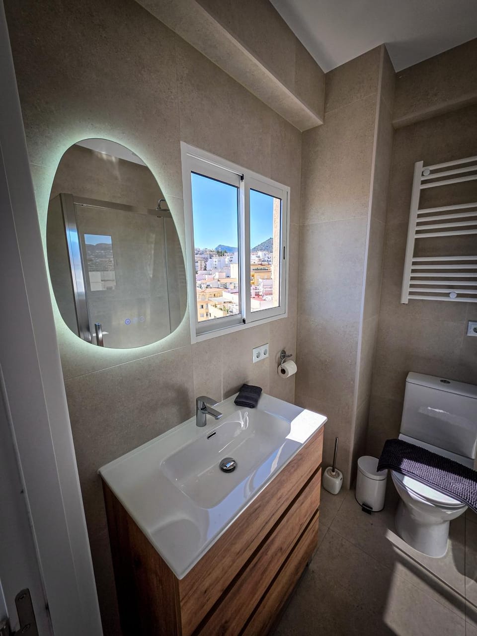 Shower, Toilet, Bathroom, towels